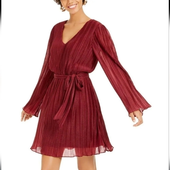 City Studio Dresses & Skirts - City Studio angel sleeve shimmery dress with a sash belt in burgundy size small